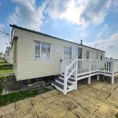 Caravan For Hire At St Osyth Beach Holiday Park In Essex Ref 28107Y Clacton-on-Sea Exterior photo